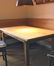 Ein Küchentisch aus Ahorn und Kirschholz ...