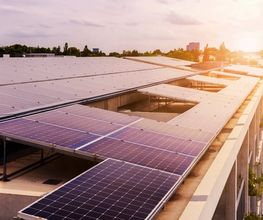 Gemeinsam entwickeln wir das für Sie passende Energiekonzept, das auf Ihre Bedürfnisse zugeschnitten ist. Unsere innovativen Lösungen geben Ihnen die Möglichkeit, unabhängiger von den Schwankungen der Strompreise zu werden.