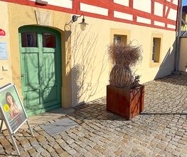 Eingang zur Filiale im Dreiseithof Gröditz