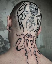 Blackwork-Tattoo auf Kopf und Nacken mit Auge, Herz und abstrakten Linien im surrealen, modernen Stil.