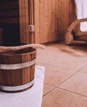 Hotel Restaurant Ronalp
In unserem Wellness-Bereich kannst du herrlich relaxen. Reserviere dir entspannende Stunden in unserer Sauna, im Dampfbad oder der Massagedusche. Die Wellness-Anlage steht auch Gästen, welche nicht bei uns übernachten, zur Verfügung. Frage nach freien Terminen.