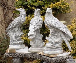 Adler Steinfiguren und andere Tierfiguren aus massivem, weißen Kunststein Beton