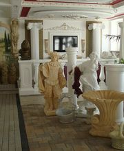 Exquisite Ausstellung in Sachsen bei Dresden mit Gartendekorationen aus massivem Weißbeton, Säulen, Garten Skuklpturen, Pflangefäße und Blumenkübel