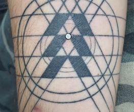 Manu Taptrofor Piercing image 1