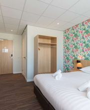 Guest Room with One Bed