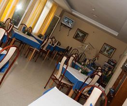hostal-la-isla-restaurante-04.jpg