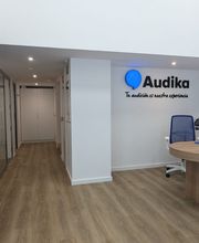 Recepción del Centro Auditivo Audika en la Calle San Fernando, 58, en Santander, Cantabria