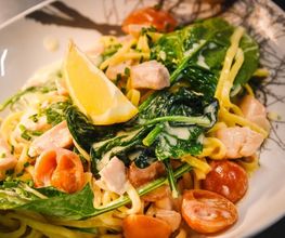 Nudeln mit Hähnchen und Spinat