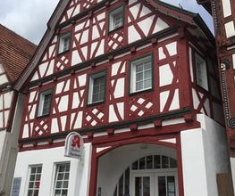 Aussenansicht der Schloss-Apotheke