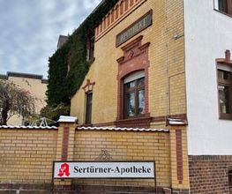 Aussenansicht der Sertürner-Apotheke
