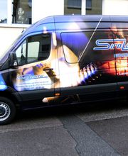 Transporter mit Vollverklebung. Produziert von engelberg werbeland, Pforzheim.