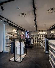 Calvin Klein Outlet image 2