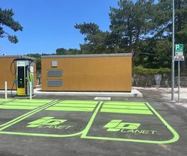 Ricarica in sicurezza in modalità ultra fast per tutti i veicoli elettrici. IPlanet