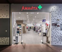 Eingang innen Amavita Apotheke Vispach