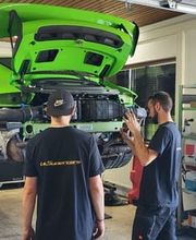Professioneller Porsche Service am Nürburgring: Die ENVER UG bietet fachgerechte Reparaturen, Wartung und technische Arbeiten auf höchstem Niveau. Der Schwerpunkt liegt auf präziser Fahrzeugtechnik für Porsche Sportwagen – abgestimmt auf Alltag, Performance und Rennstrecke.