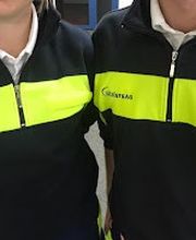 Mitarbeiter Spital STS AG und Mitarbeiter easyCab medical in Arbeitskleidung