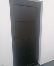 puerta_calle_panel_4h_aluminio_negro.jpg