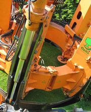 Opitz GmbH & Co. KG, Großbaumverpflanzung Bild 1