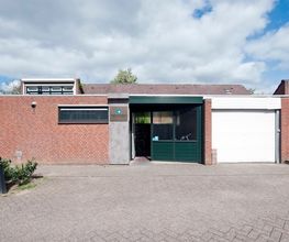 Straataanzicht ingang praktijk