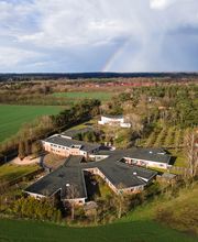Luftaufnahme der Klinik für Kinder- und Jugendpsychiatrie, -psychotherapie und -psychosomatik am Agaplesion Diakonieklinikum Rotenburg