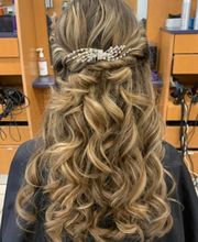 Fantastic Sams Cut & Color image 17