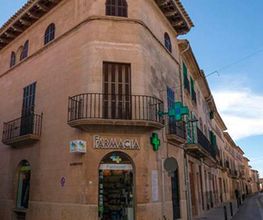 farmacia-sebastian-gamundi-fachada-01.jpg