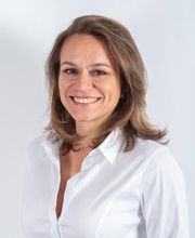 med. dent. Alexandra Wolff-Schneeberger
Eidgenössisch diplomierte Zahnärztin, SSO Mitglied, Praxisinhaberin Zahnarztpraxis am Ring