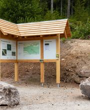 Infotafel am Eingang zum FriedWald Badener Höhe