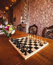 Lobby - table with chest