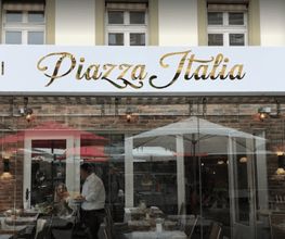 Piazza Italia Bärenplatz Bild 1