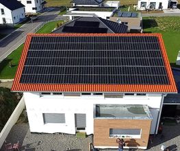 02 Vollbelegtes Dach mit Photovoltaikanlage.jpg
