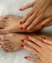 Manicure pedicure