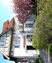 Aussenansicht der Auerhahn-Apotheke