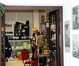 große Verkaufsfläche für Arbeitshosen