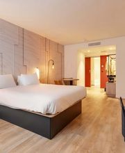 B&B HOTEL Lille Lillenium Eurasanté image 1