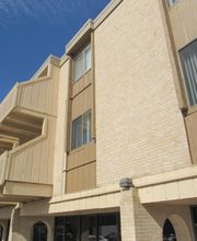 Plaza 93 Apartments image 3