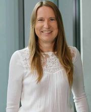 Portrait von Marion Rehor, Marketingberaterin bei enlinea im Hochformat
