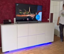 ...das neue Hideboard mit viel Technik...