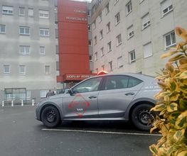 Laet's Go Taxi image 1