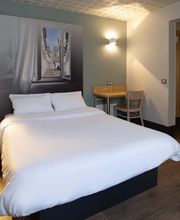 B&B HOTEL Saint-Quentin image 13