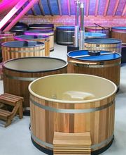 Der Showroom für Hotpot und Sauna, hier können Sie auswählen zwischen Hotpot aus Kunststoff oder ein Badefass Modell aus Holz. Günstiges Lärchenholz für den Hotpot oder Schweizer FSC Lärche vom Schreiner, alternativ ein Badefass aus Roter Zeder mit