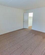 Whiteland West Apartments image 10