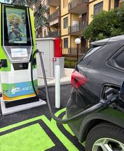 Ricarica in sicurezza in modalità ultra fast per tutti i veicoli elettrici. IPlanet