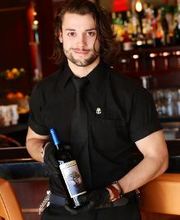 You deserve the best – treat yourself to an unforgettable evening of hand-cut steaks, fresh seafood and signature cocktails