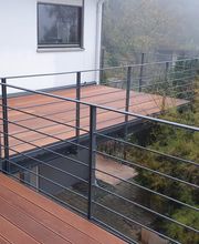 Balkon mit Holzbelag