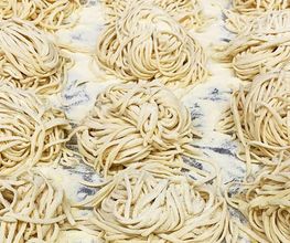 Nudeln - immer frisch in Wangen
Beste Pasta in Ihrer Nähe bekommen Sie in Wangen! Wir lieben diese frische Küche und freuen uns, dass wir dies auch an unsere Gäste in Wangen weiter geben dürfen. Immer frisch zu bereitet direkt in unserem Restaurant in Wangen.