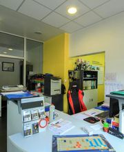 Renault Garage Charlemagne Agent image 17