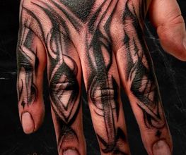 Körperkunst Tattoo & Piercing Bild 6