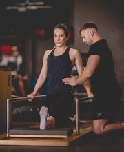 Stabilitäts- und Koordinationstraining an einem Trainingsgerät - David Nikolaitschik - Personal Trainer in Mannheim