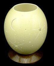 graviertes Straußenei als Teelicht